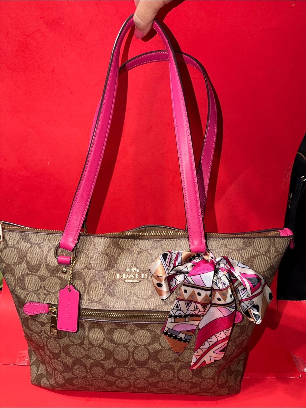 🛑SOLD🛑Coach Signature Tote with Pink Accents